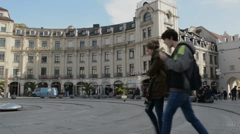 Karlsplatz (Stachus)  place of munich. 스톡 동영상 58752127