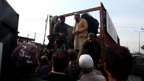 Kashmiri residents queue for LPG cylinders as Middle East conflict disrupts supp Stock Footage 330716413