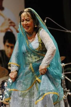 Kathak classical dancer Sitara Devi performs at Shanmukhananda Hall in Bom... Fotos de archivo