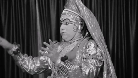 KATHAKALI DANCE PERFORMANCE Stockbeeldmateriaal 299719605