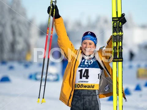 Katharina Hennig (Deutschland) jubelt ueber Platz 2 im Ziel, GER, FIS ...