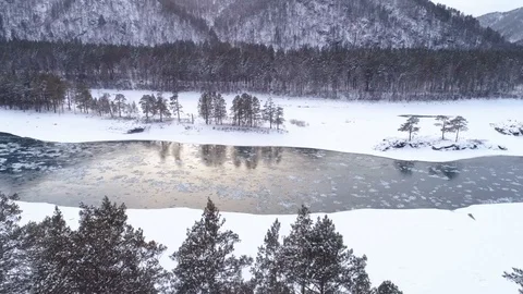 Katun river, winter 動画素材 102362752