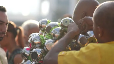 A kavadi bearer walks in deep devotion during the Thaipusam festival. Stock-Footage 318088162