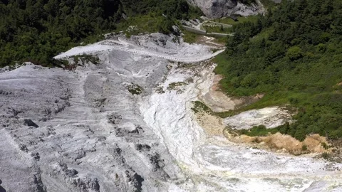 Kawaramoge Hell: White Mountain 03 - Drone Aerial Walkway 4K 60p 動画素材 333156428