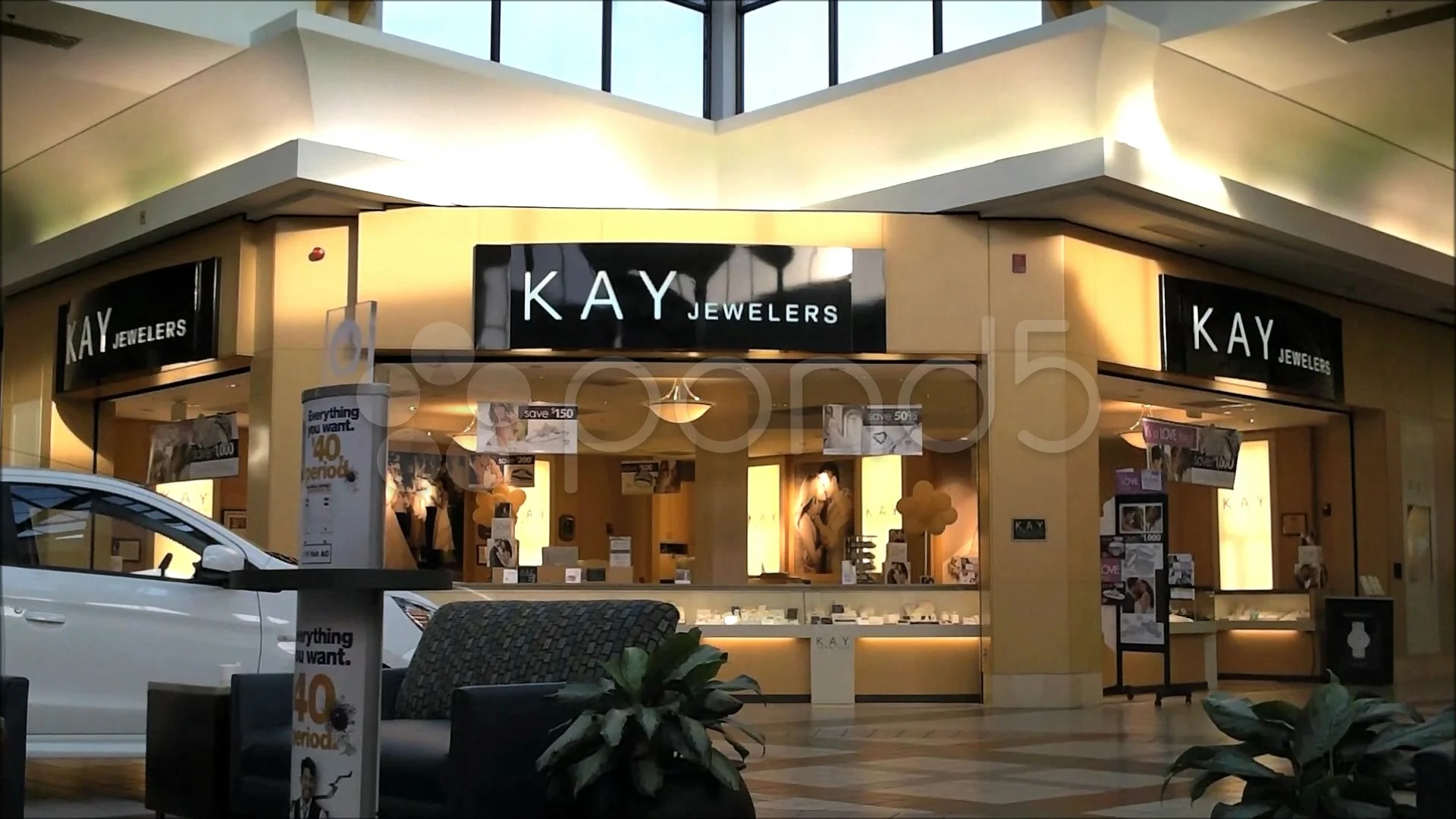 protest varemærke Tyggegummi Kay Jewelers shopping center | Stock Video | Pond5