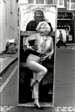 Kay Kent A Marilyn Monroe Look-alike Modelling A Pant Suit Belonging To Marilyn  Stock Photos