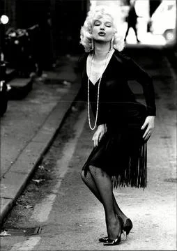 Kay Kent A Marilyn Monroe Look-alike Wearing A Dress Worn By Marilyn In The Film Stock Photos
