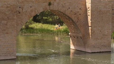 Kayak briefing. Instructor explaining paddle technique Stock Footage 97986765