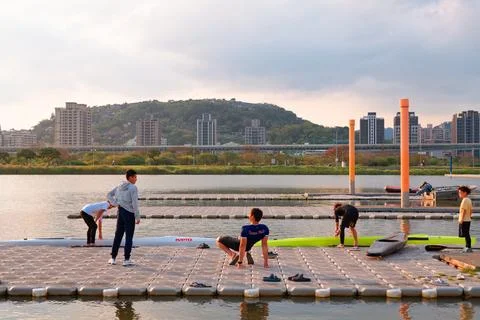 Kayak Team Warming Up Before Launch at New Taipei Riverside Park 库存照片