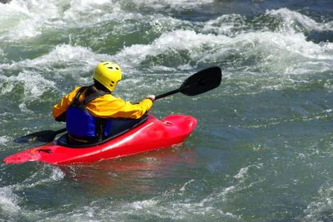 Kayak in the whitewater Stock-Fotos