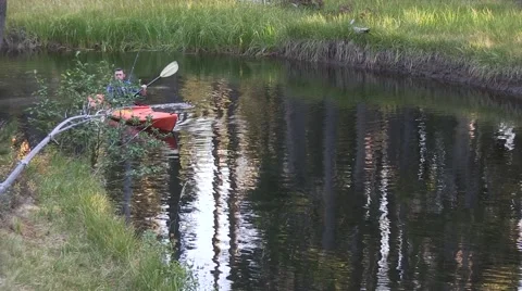Kayaker paddling Video stock 41718086
