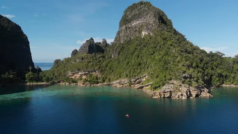 Kayaker in Raja Ampat Video stock 121737684