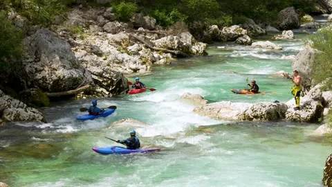 Kayakers Navigating Emerald Rapids of the Soča River Vidéo 345121355
