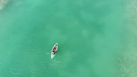 Kayaking in Abu Dhabi, HD. Stockbeeldmateriaal 143648893
