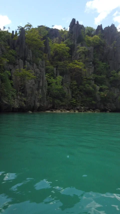 Kayaking perspective exploring lagoon in El nido Philippines Stock Footage 165065571