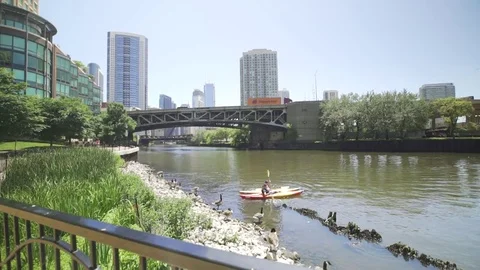 Kayaking on the river in the city. Видео 80426685
