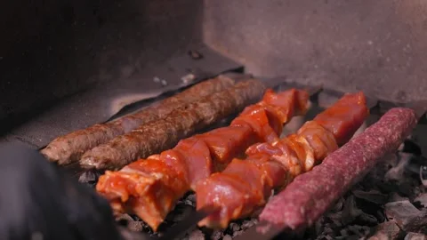 Kebab or kebab made from fresh meat and lula kebab cooked on charcoal grill Vídeo Stock 267297535