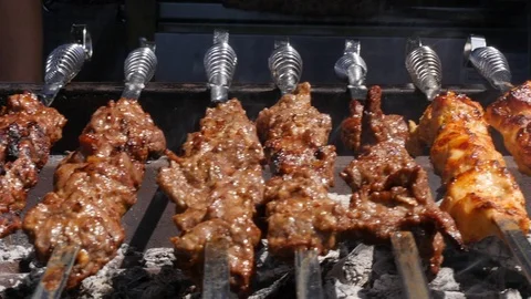 Kebabs cooking on a BBQ 動画素材 112004299