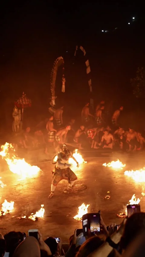 Kecak Fire Dance Performance in Bali, Indonesia – September 13, 2024 库存影片 331637089