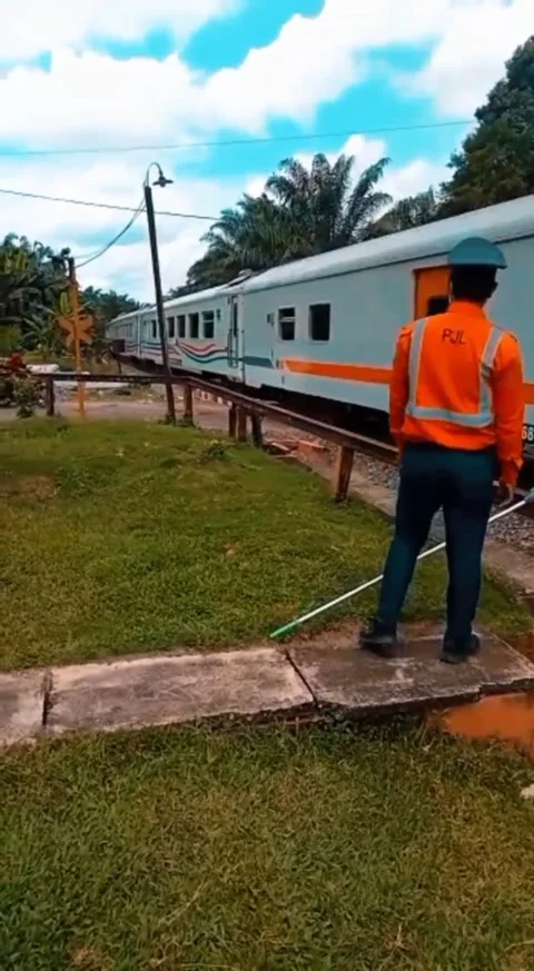 KEDATANGAN KERETA API U54 Stock Footage 229405946