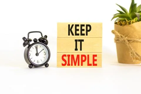 Keep it simple symbol. Concept word Keep it simple on beautiful wooden bloc.. Foto stock