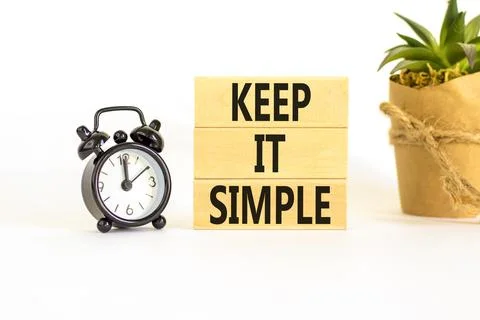 Keep it simple symbol. Concept word Keep it simple on beautiful wooden bloc.. Foto stock