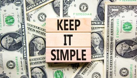 Keep it simple symbol. Concept word Keep it simple on beautiful wooden bloc.. Foto stock