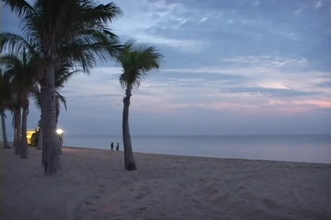 Keep our beaches clean 스톡 동영상 73797