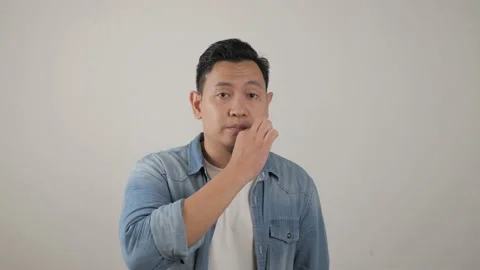 Keep secret, man zipping locking mouth shut gesture, mute and silence Video stock 143763273