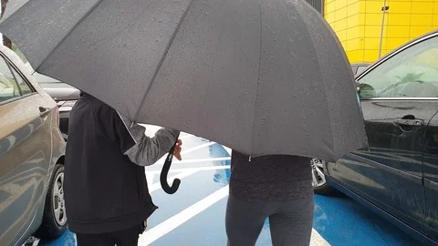 Keep sharing an umbrella Vídeos de archivo 102262538