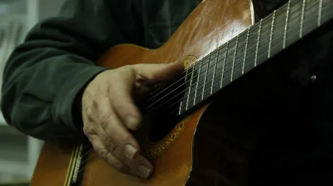 Keeping time on a guitar 動画素材 1015155