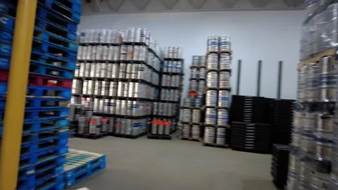 Kegs of beer Vídeo Stock 245625501
