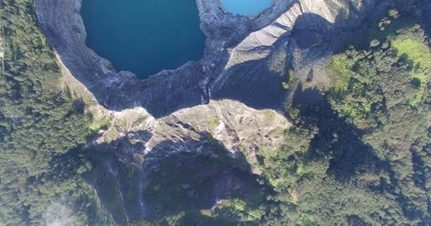 Kelimutu coloured lakes flyover Stock Footage 78734306