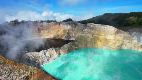 Kelimutu volcano lakes 库存影片 311717850
