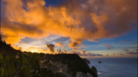 Keling King Cliffs Sunrise Dramatic Timelapse 4K UHD 库存影片 87629804