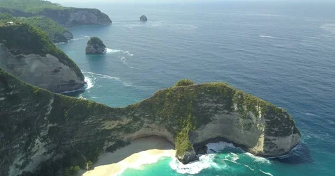 Kelingking or t-rex, one of the most famous beache on the island Stock Footage 125738324