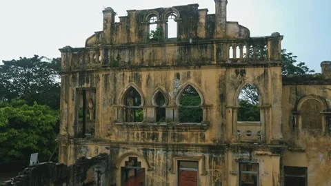 Kellie's Castle facade standing against lush tropical forest 스톡 동영상 342331053