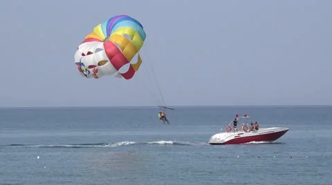 KEMER, TURKEY - AUGUST 05, 2015: Parasailing in a blue sky near sea beach. Pa Video stock 56714652
