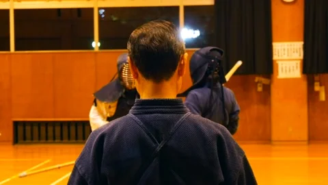 Kendo Teacher Watch Students Practice the Samurai Martial Art, Japan 4K 스톡 동영상 131024396
