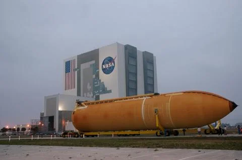 KENNEDY SPACE CENTER, FLA. -The second redesigned External Tank (ET-121) moves Stock Photos