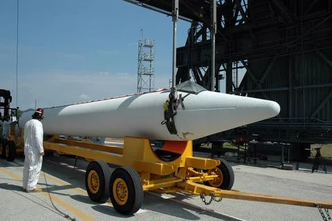 KENNEDY SPACE CENTER, FLA. - A solid rocket booster arrives on Launch Pad ... Stock Photos
