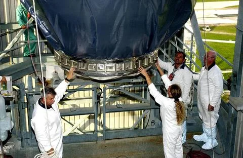 KENNEDY SPACE CENTER, FLA. -- Workers on the launch tower at Launch Comple... Stock Photos