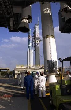 KENNEDY SPACE CENTER, Fla. - Workers on Launch Pad 17-B, Cape Canaveral Ai... Stock Photos