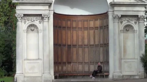 Kensington Gdns Stock Footage 42733617