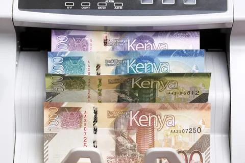 Kenyan shilling in the counting machine Foto stock