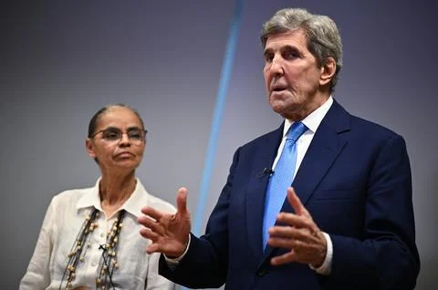 Kerry ratifies the US commitment to the Amazon, Brasilia Es Es, Brazil - 28 Feb  Stock Photos