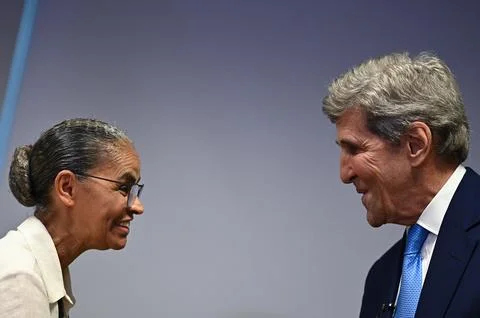 Kerry ratifies the US commitment to the Amazon, Brasilia Es Es, Brazil - 28 Feb  写真素材