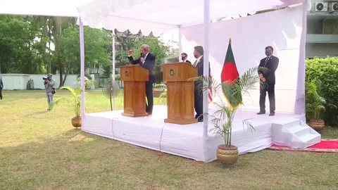 Kerry reassures US commitment on climate change during joint news conference in  動画素材 204015272