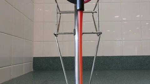 Ketchup pouring from a dispensor 動画素材 102989235