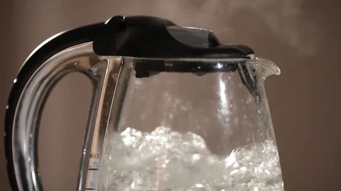 Kettle is boiling (close-up) Vídeos de archivo 98121826